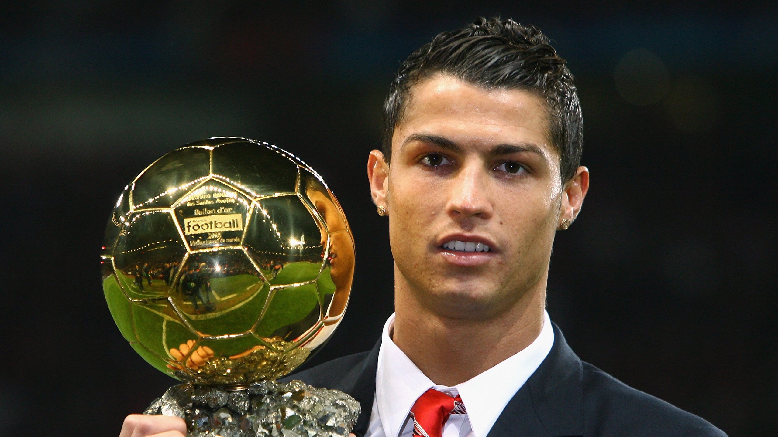 邦马蒂谦逊回应金球三连殊荣，荣耀归于集体，未来仍待书写