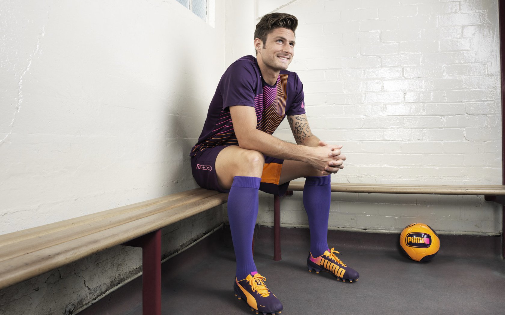 传奇归来！亨利现身科莫主场，深情凝望尤文激战旧主